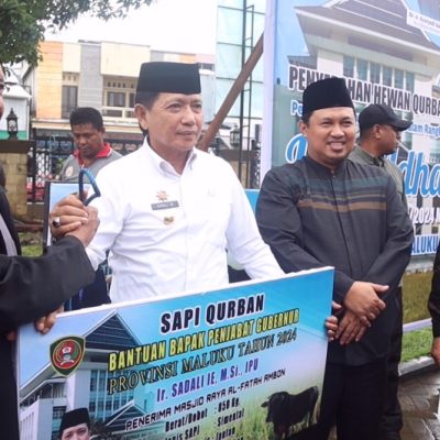 Jelang Idul Adha 1445 H, Pj Gubernur Serahkan Bantuan Sapi Kurban