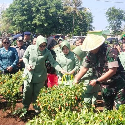 Kunjungi MBD, Pangdam XV/Pattimura Disambut Tari Perang