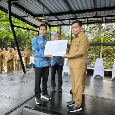 Pemkot Ambon Terima Piagam Penghargaan Ombudsman RI