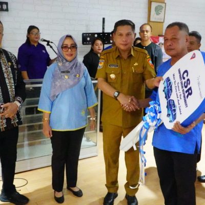Pemkot Serahkan Bantuan CSR ke Pemneg Hukurila dan NIB ke Pelaku Usaha