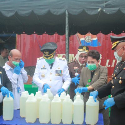 Musnahkan 5000 Liter Sopi , Wali Kota Dan Kapolresta Ambon Komitmen Jaga Stabilitas Kamtibmas
