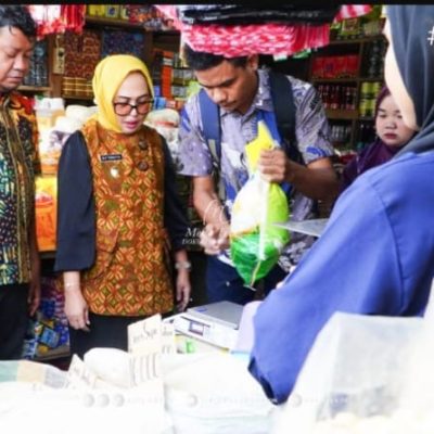 Wawali dan Tim Satgas Pangan Sidak Toko Sembako di Mardika