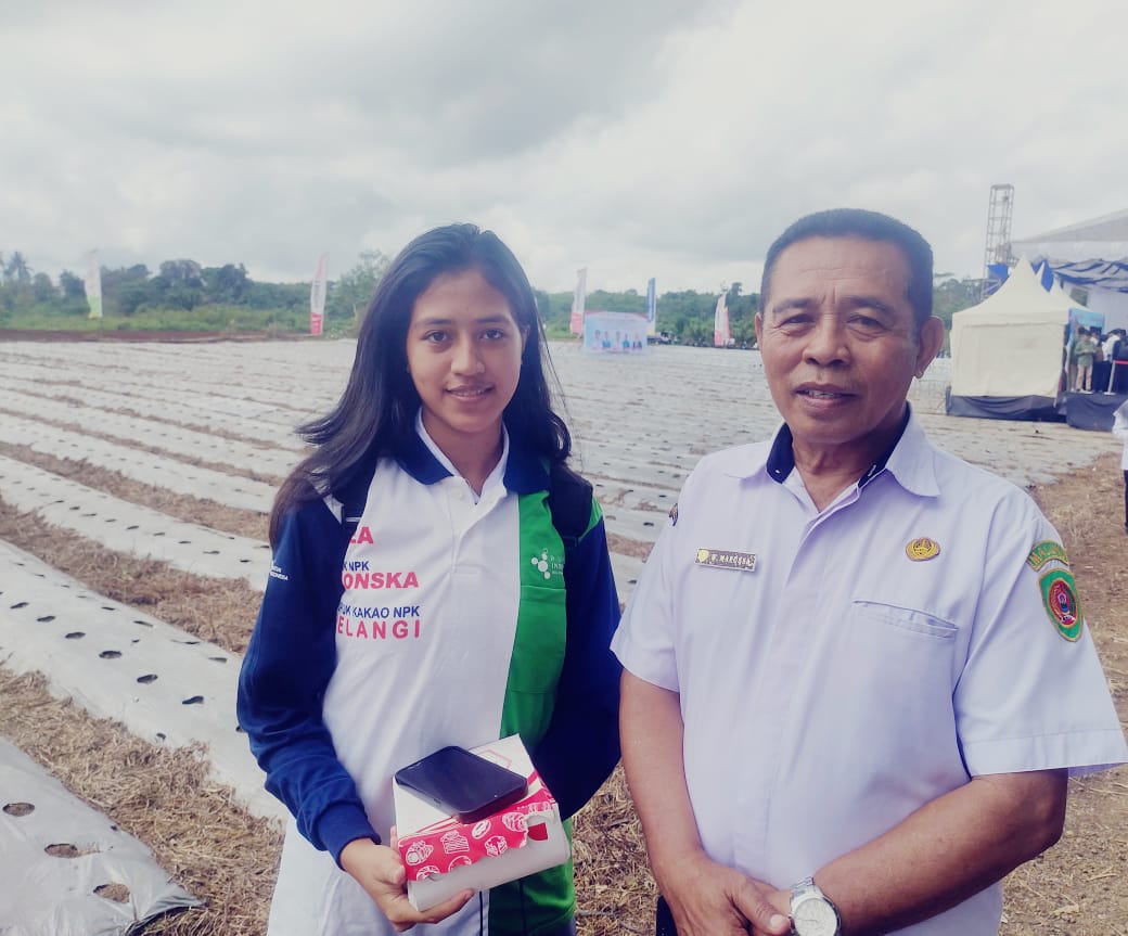 Gerakan Tanam Cabai , SMA N 6 Ambon Lawan Inflasi dengan Berkebun