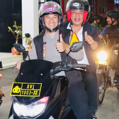 Bonceng Bupati Dengan Sepeda Motor, Kapolres MBD Bersama Forkopimda Pantau Malam Takbiran di Moa