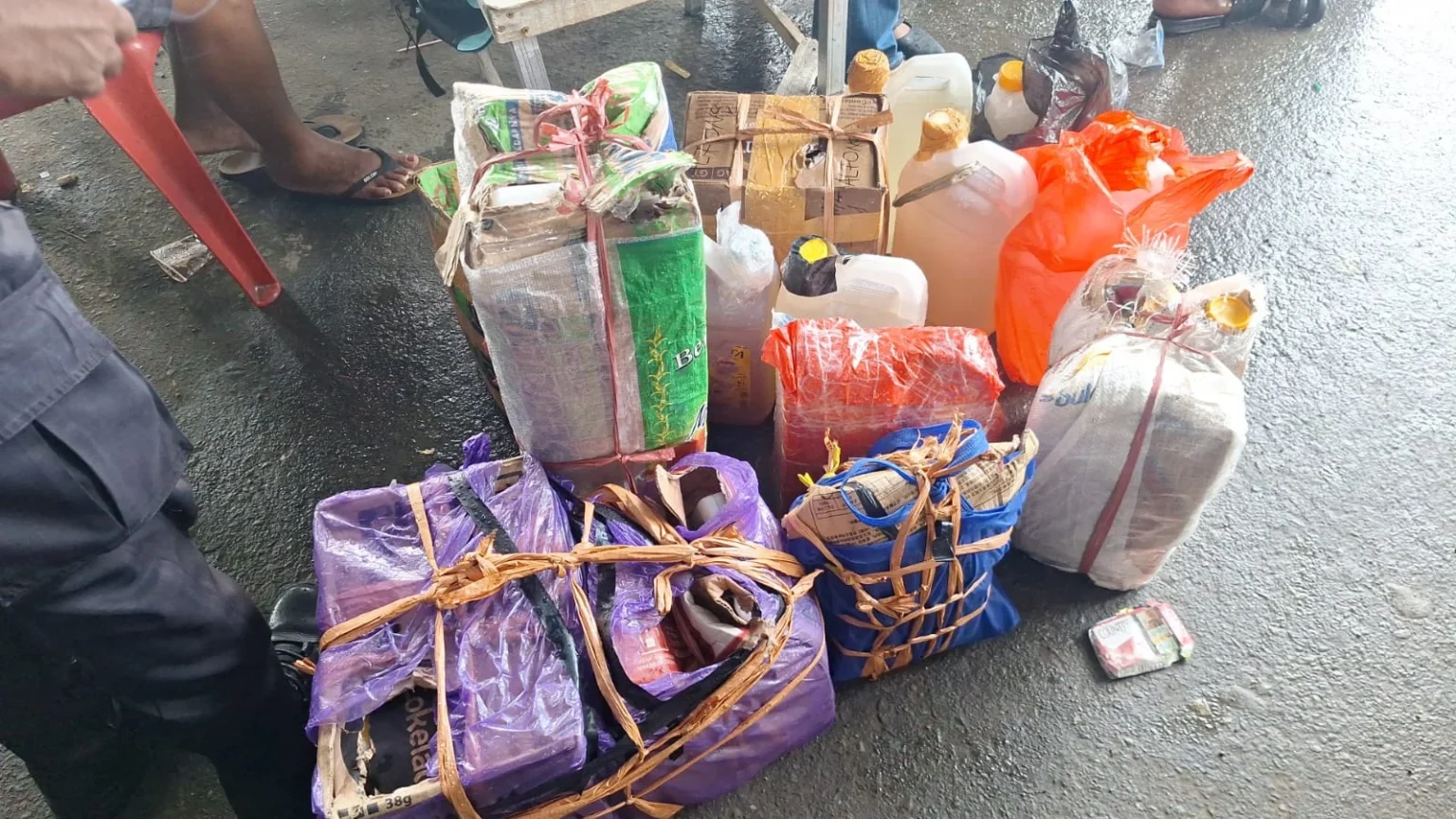 Polsek KPYS Ambon Sita 170 Liter Sopi dari KM Sabuk Nusantara 87
