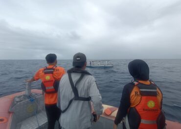 Alami mati mesin, Dua nelayan berhasil dievakuasi Tim SAR Gabungan 