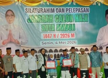 Wali Kota Ambon Lepas 461 Calon Haji, Berikan Bantuan Rp.1 Juta Per Orang