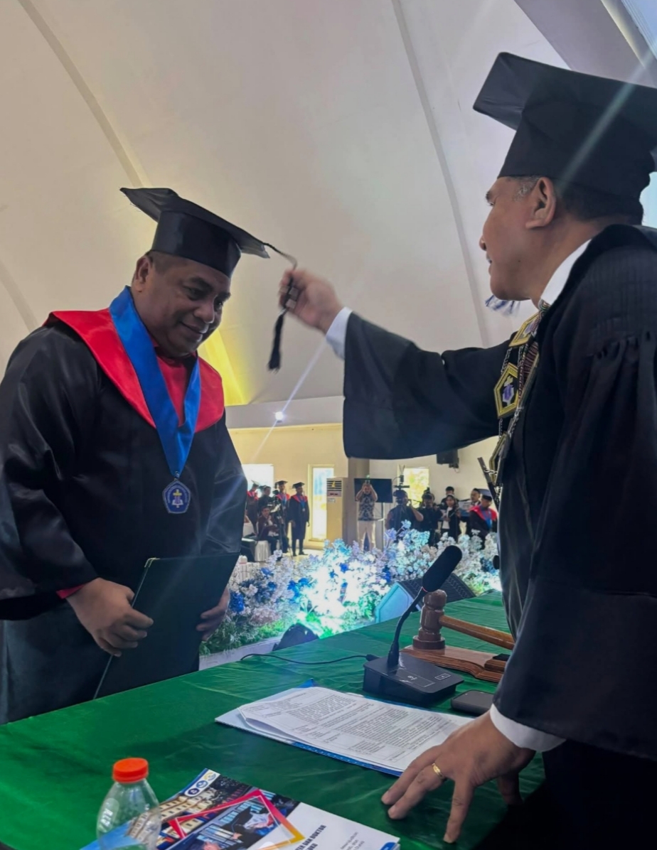 Raih Gelar SH di UKIM, Benhur Watubun Wakili Wisudawan Sampaikan Kesan dan Pesan Menyentuh
