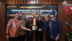 Pangdam XVI/Pattimura Serahkan Piala Bergilir Pacuan Kuda 2026 di Pulau Moa