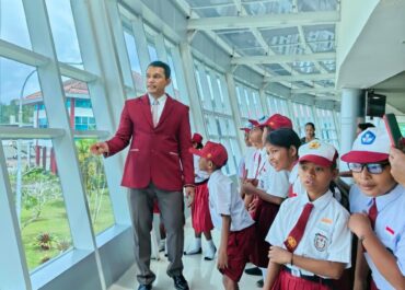 School Goes To Airport , SD Inpres 59 Tawiri Belajar Langsung di Bandara Pattimura
