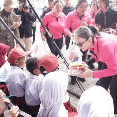 Dari Gizi hingga Pendidikan, Bhayangkari Perkuat Kepedulian terhadap Anak di Kepulauan Kei