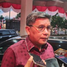 Bantu Rp 250 Juta , Wali Kota Bodewin : Meski Tak Seberapa Besar, Ini Pelukan Saudara dari Ambon untuk NTT   
