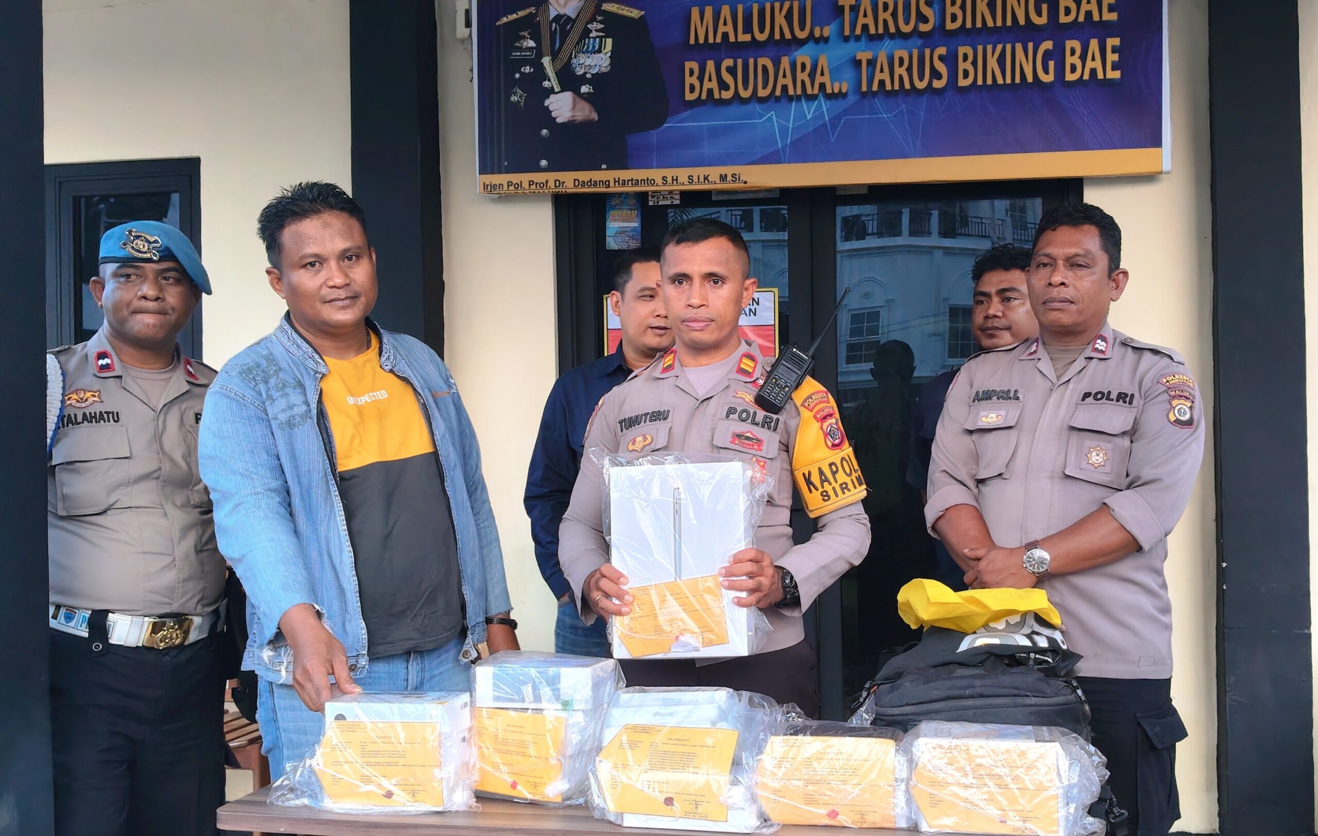 18 HP – Laptop Dicuri Mantan Pegawai dan Rekan, Kurang dari 24 Jam Polsek Sirimau Tangkap Pelaku